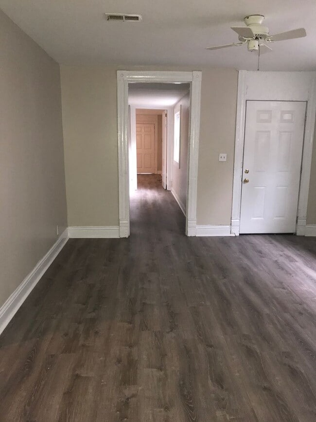 Building Photo - Spacious 2-3 bedroom home in Park Hill- Se...