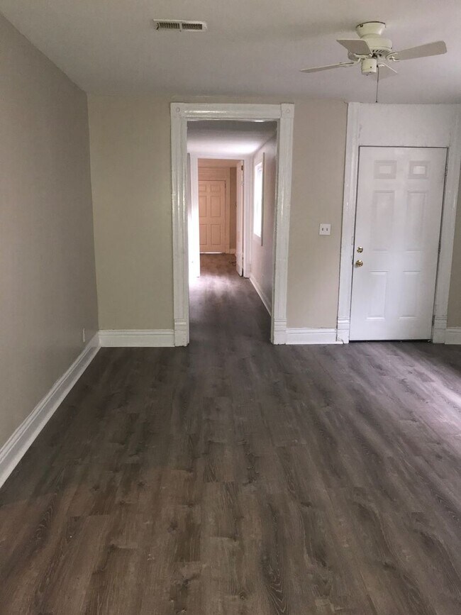 Building Photo - Spacious 2-3 bedroom home in Park Hill- Section 8 accepted