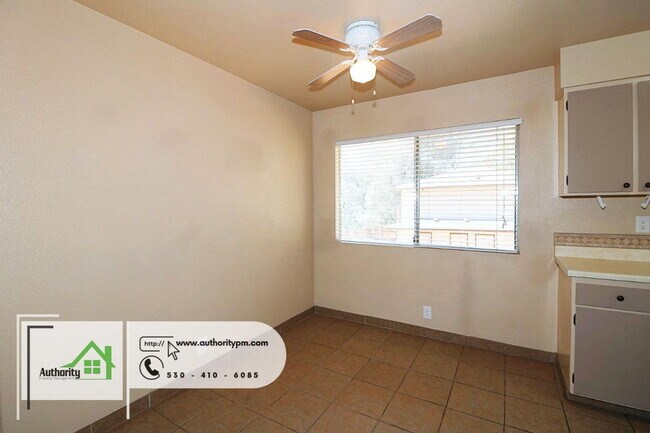 Building Photo - 1553 Bramble Pl