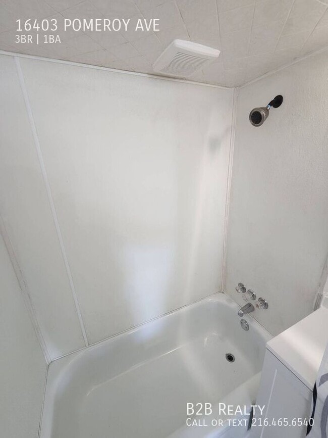 Building Photo - 16403 Pomeroy Ave