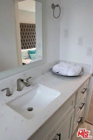 Building Photo - 8719 Yorktown Ave