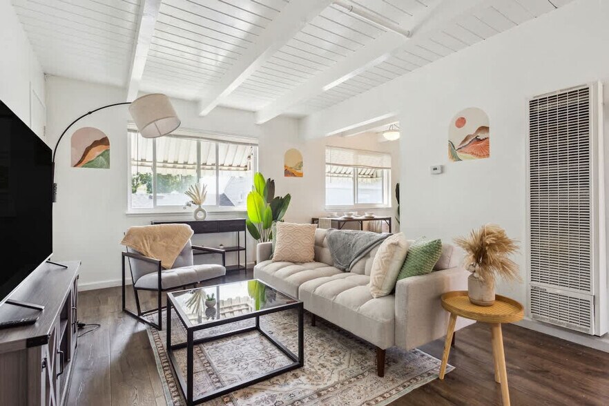 Building Photo - 2312 Bonar St