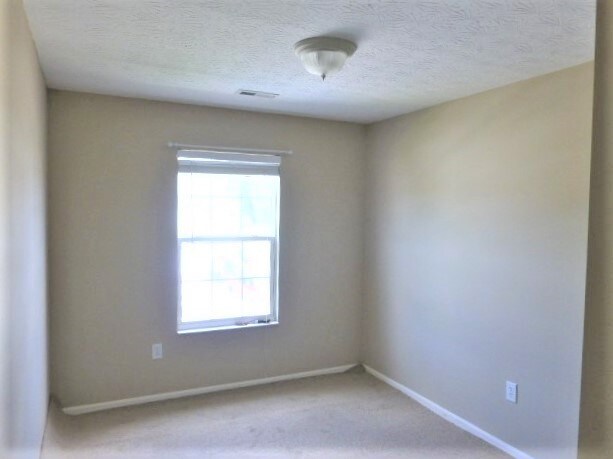 Building Photo - 5 S Ridge Dr