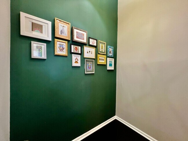 Building Photo - Fully Furnished Home with great location