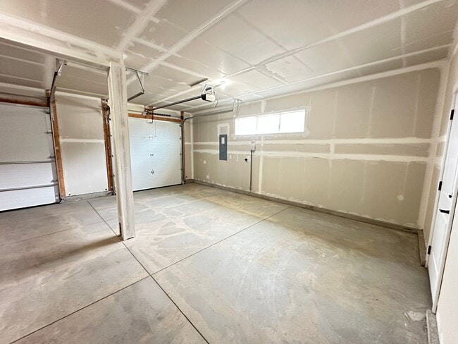 Building Photo - Cda Home Located In The Trails
