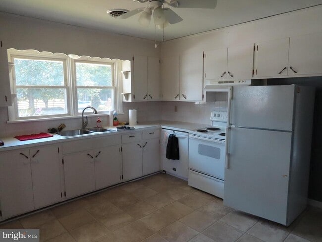 Building Photo - 5991 Molly Pitcher Hwy