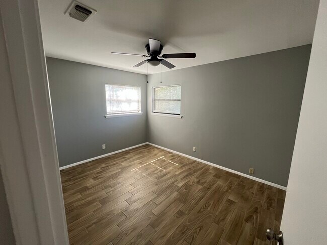 Building Photo - 506 Demya Dr