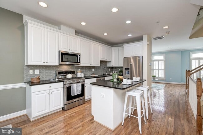 Building Photo - 1236 Harbor Island Walk