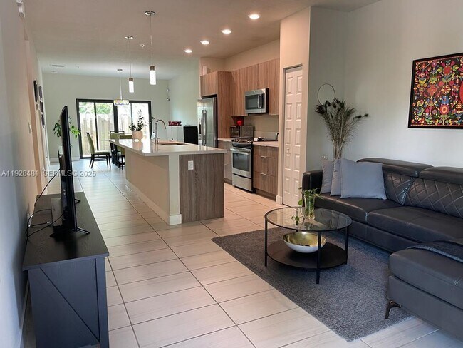 Building Photo - 7865 NW 104th Ave