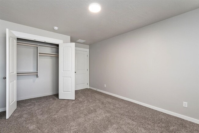 Building Photo - ? MOVE IN SPECIAL! ? $99.00 1st month rent...