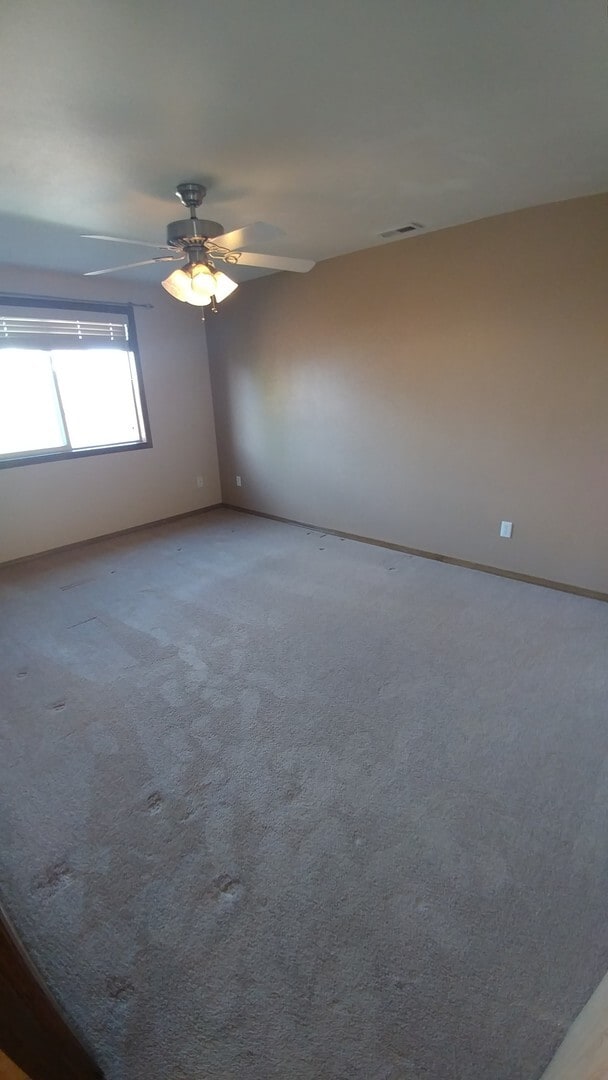 Building Photo - 4-Bed, 2-Bath Home Off Road 100 with Easy ...
