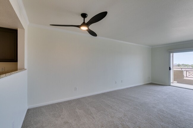 Building Photo - GORGEOUS 2 BEDROOMS UNIT*UPGRADED*TONS OF ...