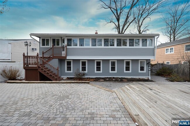 Building Photo - 43 Spruce Ave