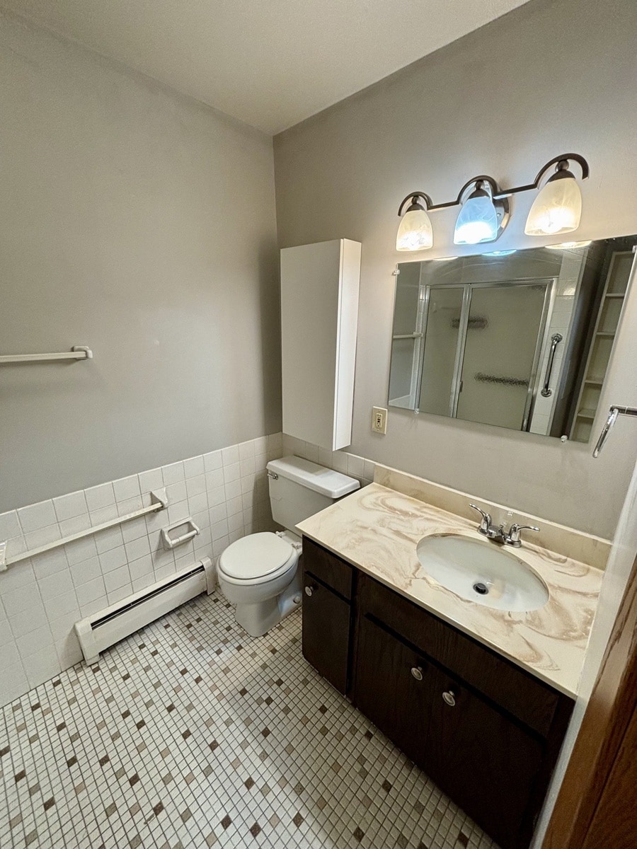 Building Photo - 255 Westview Dr
