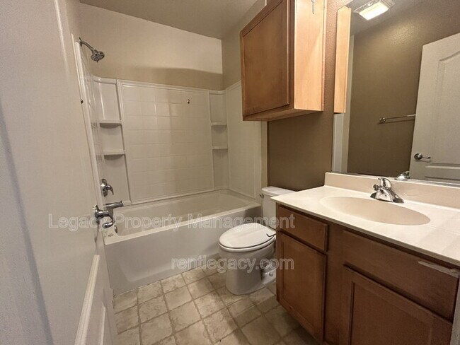 Building Photo - 5350 Dunlay Dr