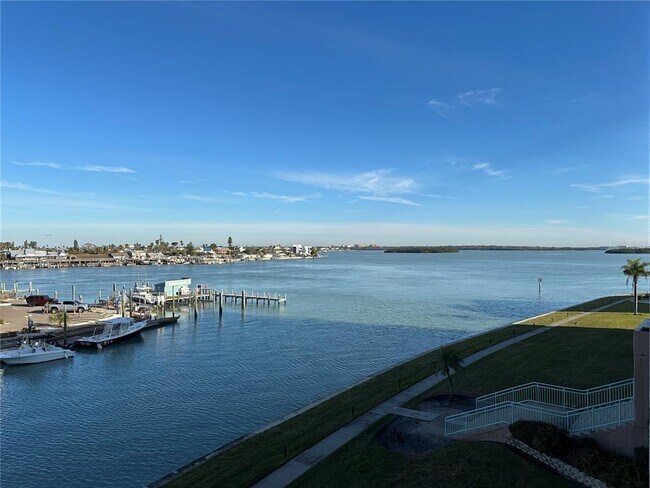 Building Photo - 1 Key Capri