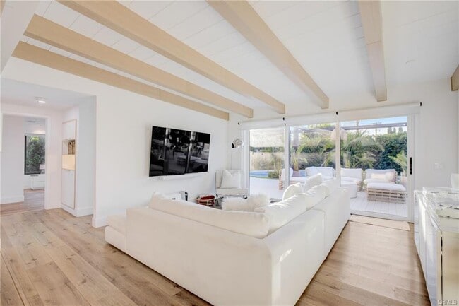 Building Photo - 8161 Encino Ave