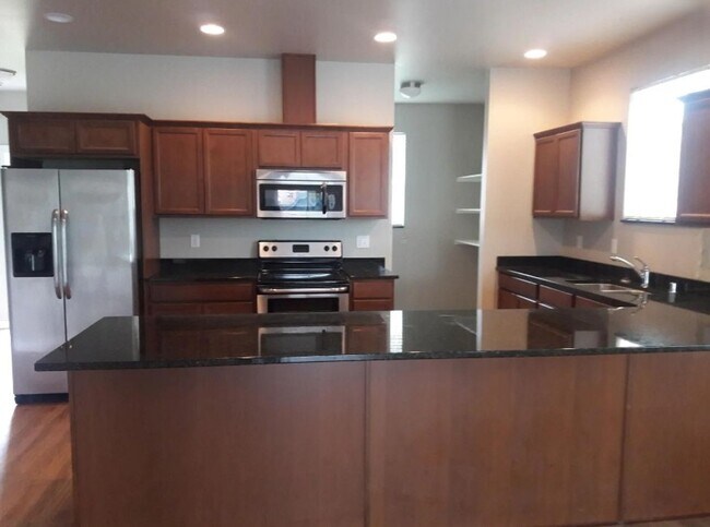 Building Photo - Newer Construction---7 Bedroom Available for Prelease in York Neighborhood!