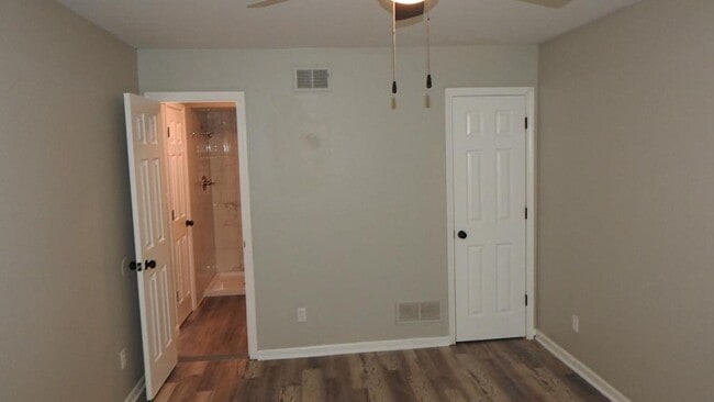 Building Photo - 5934 Elmwood Ave