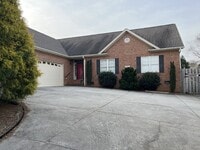 Building Photo - "Charming Kernersville Retreat: Spacious 4...