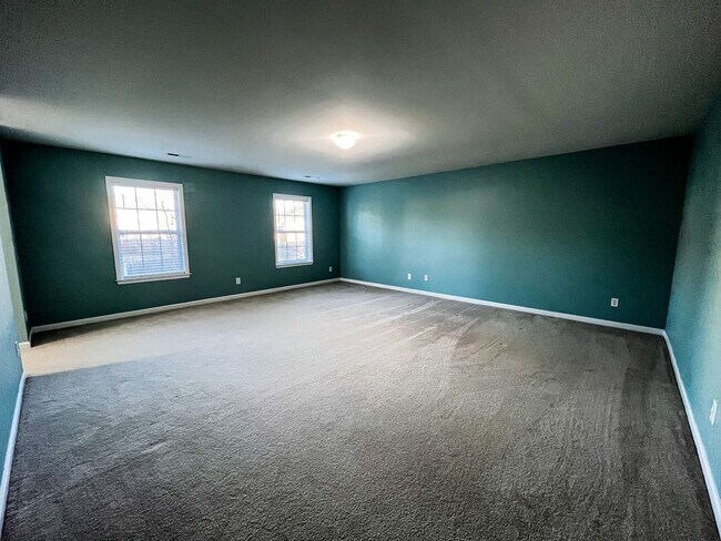 Building Photo - Gorgeous 4 Bedroom, 2 1/2 Bathroom Home in...