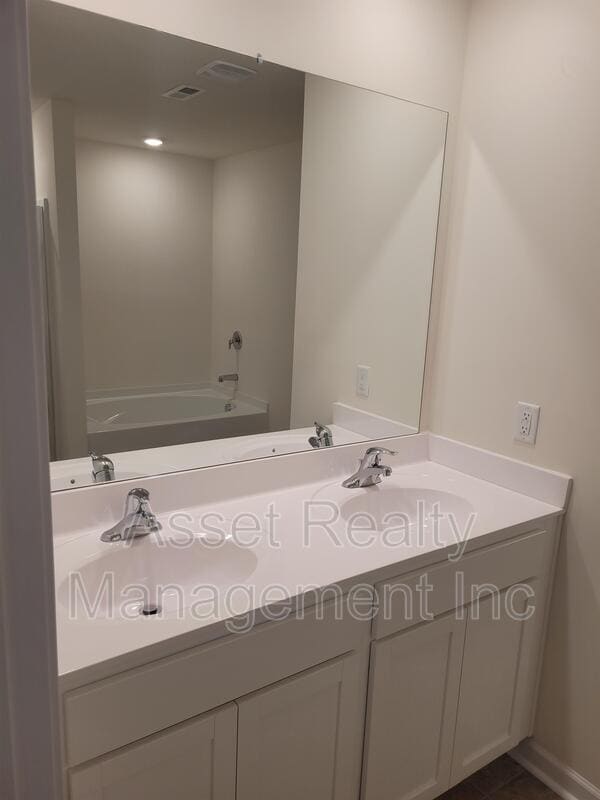 Building Photo - 4714 Willow Bluff Cir