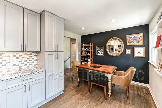 Building Photo - 1015 Woods Pl