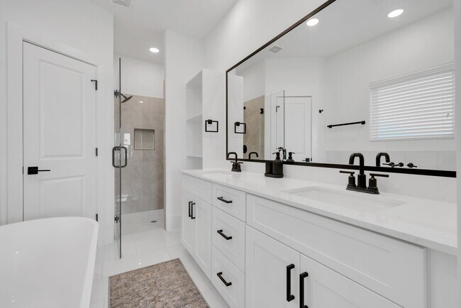 Building Photo - 3417 Yellowstone BlvdRoom 1