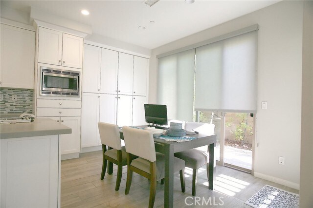 Building Photo - 125 Full Sun