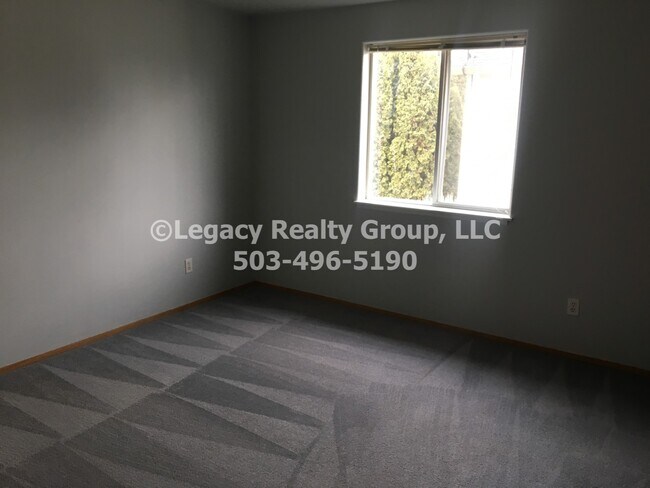 Building Photo - THREI05