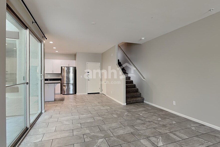 Building Photo - 20785 W Thomas Rd