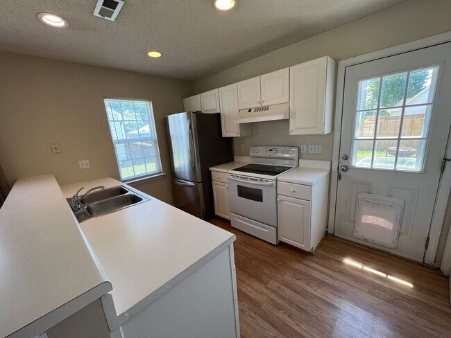 Building Photo - Charming 3 Bedroom, 2 Bath Home in Ogden!