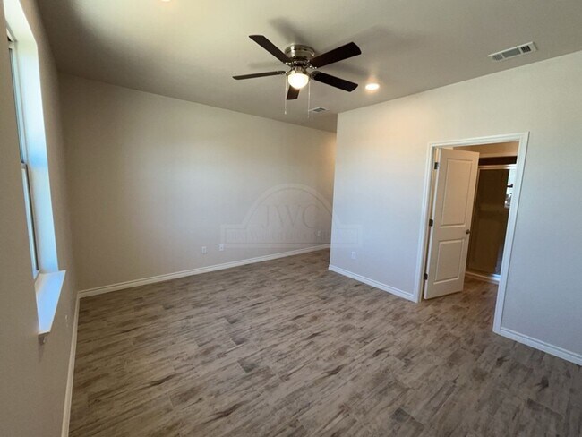 Building Photo - 5102 Rose Petal Ct