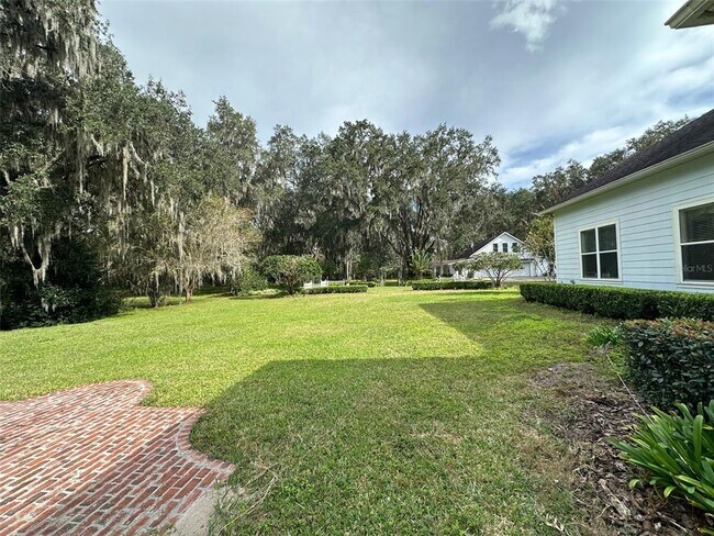 Building Photo - 6425 NW 202nd Pl