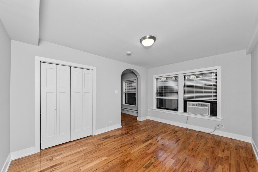 Building Photo - 550 W Arlington Pl