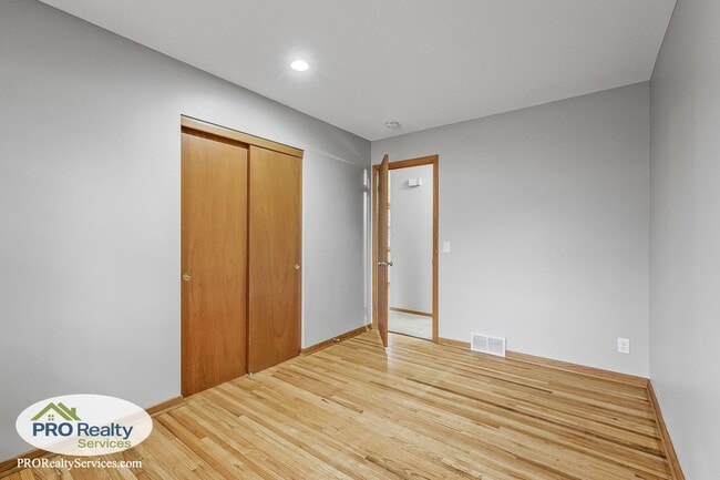 Building Photo - 3 Bedroom House on a Large Lot