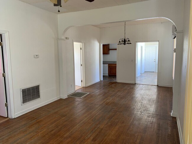 Building Photo - Spacious 3 bedroom house in Needles
