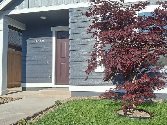Building Photo - "Charming 3-Bed, 2-Bath Retreat in OR with Cozy 1058 Sq Ft of Comfort!"
