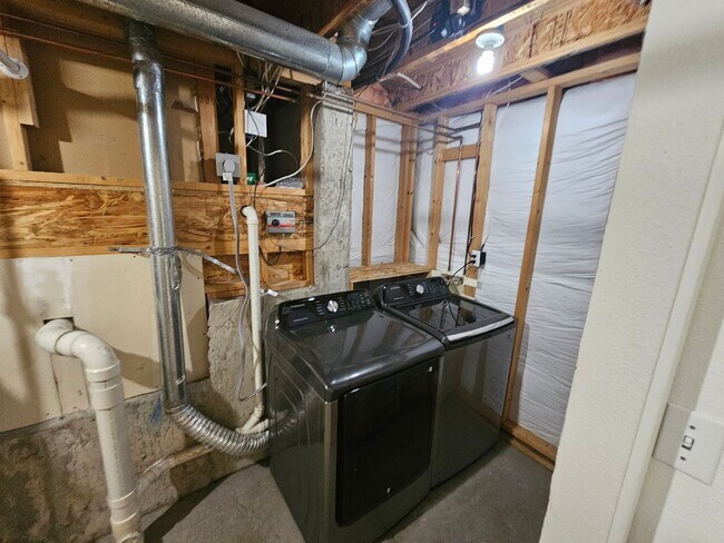 Building Photo - 3 Bed 2 bath house Off Stetson Hills in 80922!