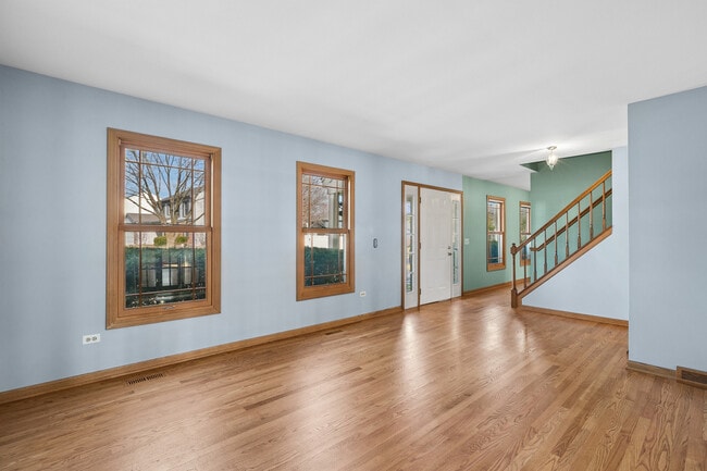 Building Photo - 5573 Barnwood Dr