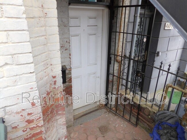 Building Photo - 403 M St NE