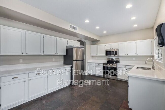 Building Photo - 1651 E Flint St