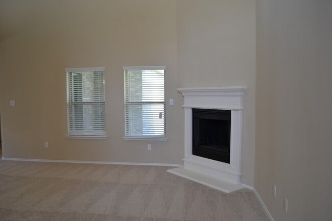Building Photo - House for Lease in Heartland Area!