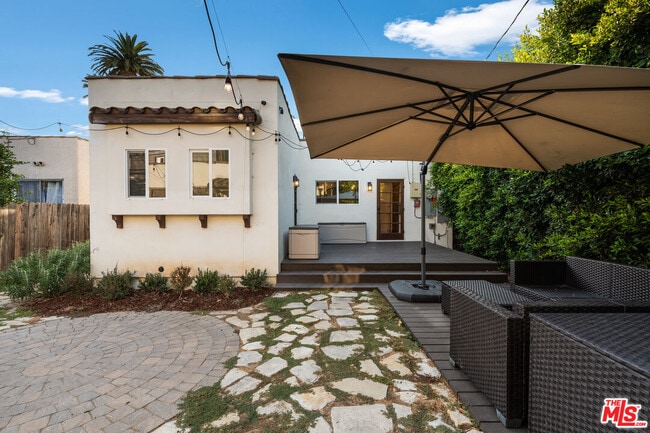 Building Photo - 2624 S Palm Grove Ave