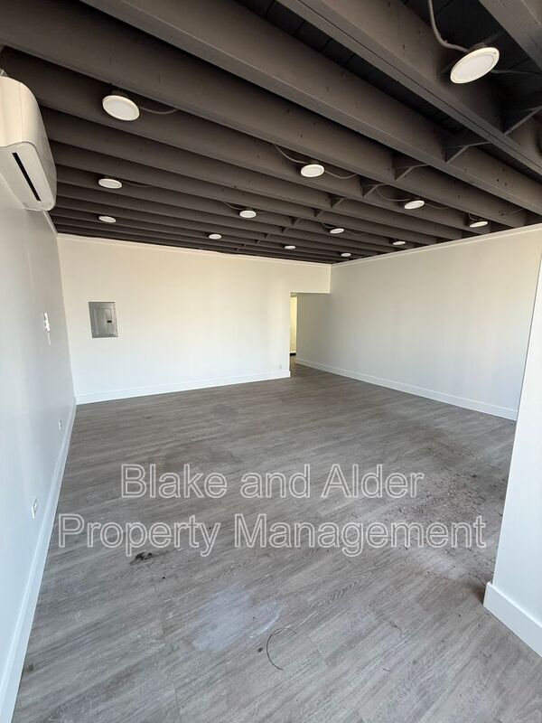 Building Photo - 3554 NE Sandy Blvd