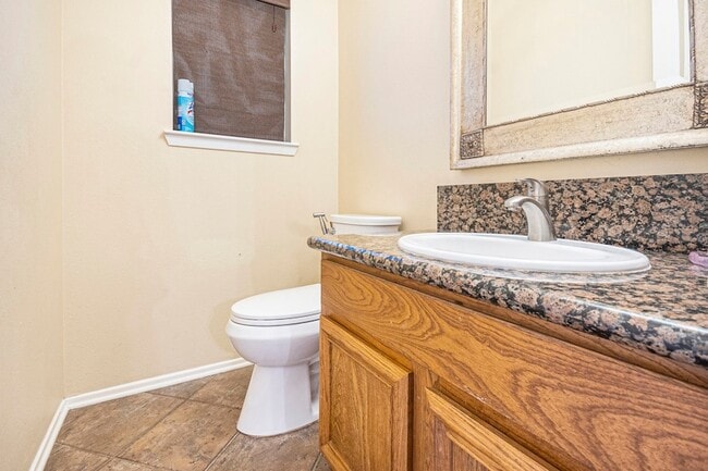 Building Photo - 302 Lochnell Dr