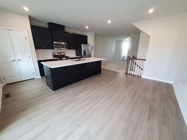 Building Photo - Beautiful 3 bedroom 2 1/2 bath townhome available for lease in Swedesboro