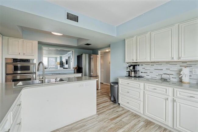 Building Photo - 2617 Cove Cay Dr