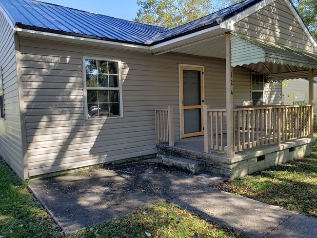 Primary Photo - 124 E Cherry St