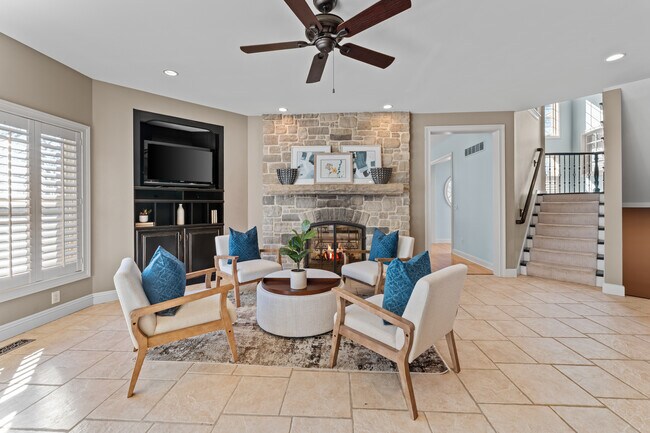 Building Photo - 12932 Sunset Bluff Ct